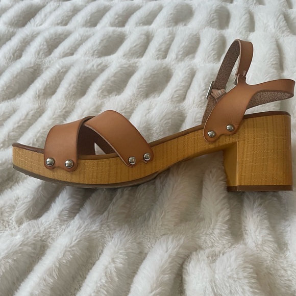 Altar'd State clogs - Picture 4 of 5